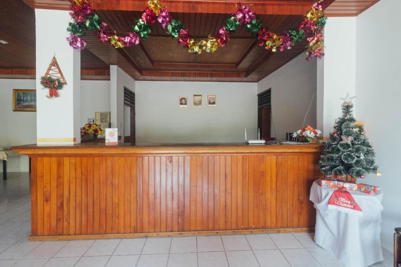 Oyo 1688 Collin Beach Hotel Ambon Exterior foto